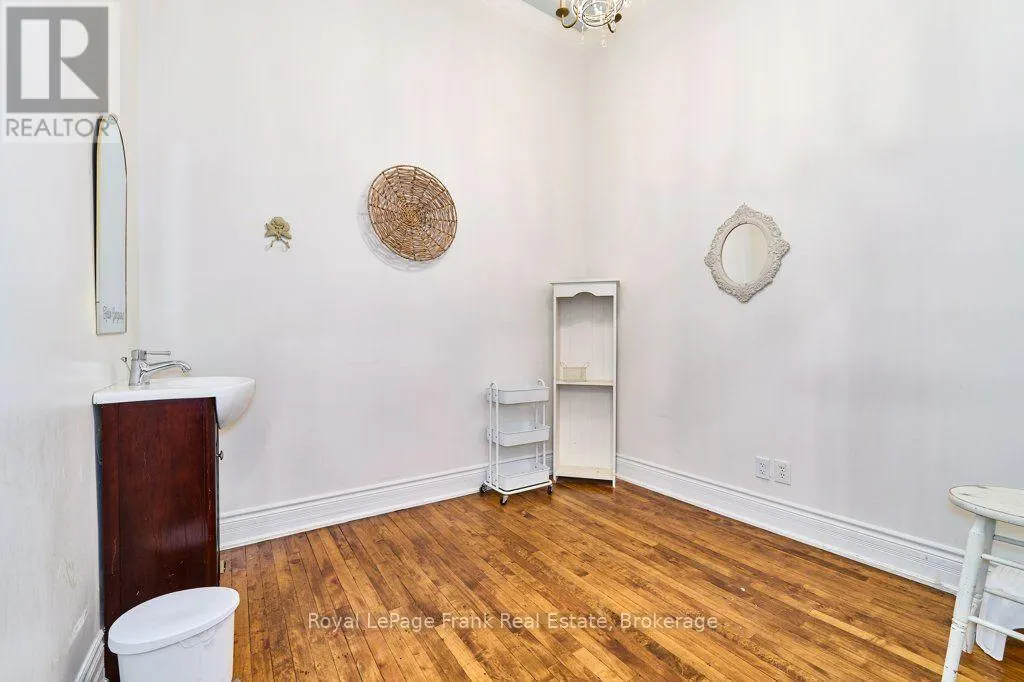 159 BROCK STREET N
