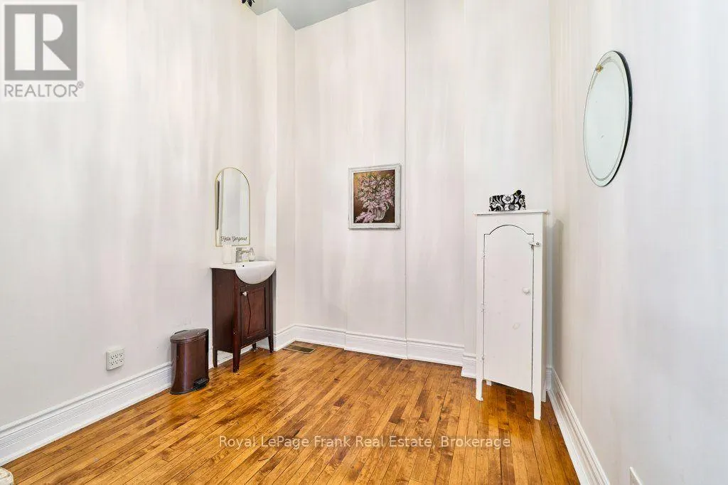 159 BROCK STREET N