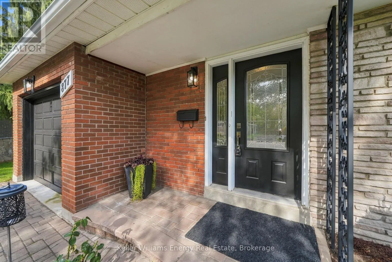 877 CAPRI COURT