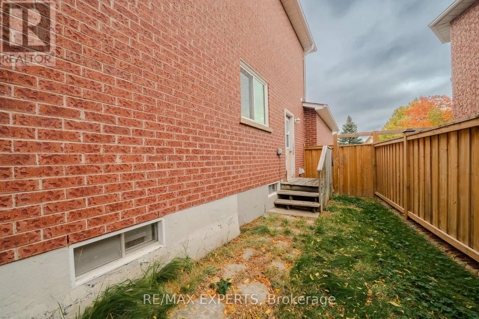 231 MOSSBROOK SQUARE