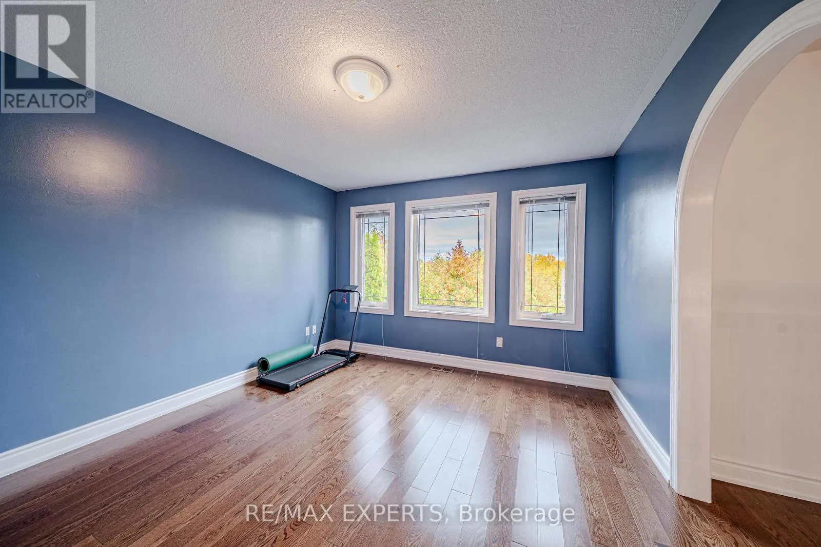 231 MOSSBROOK SQUARE