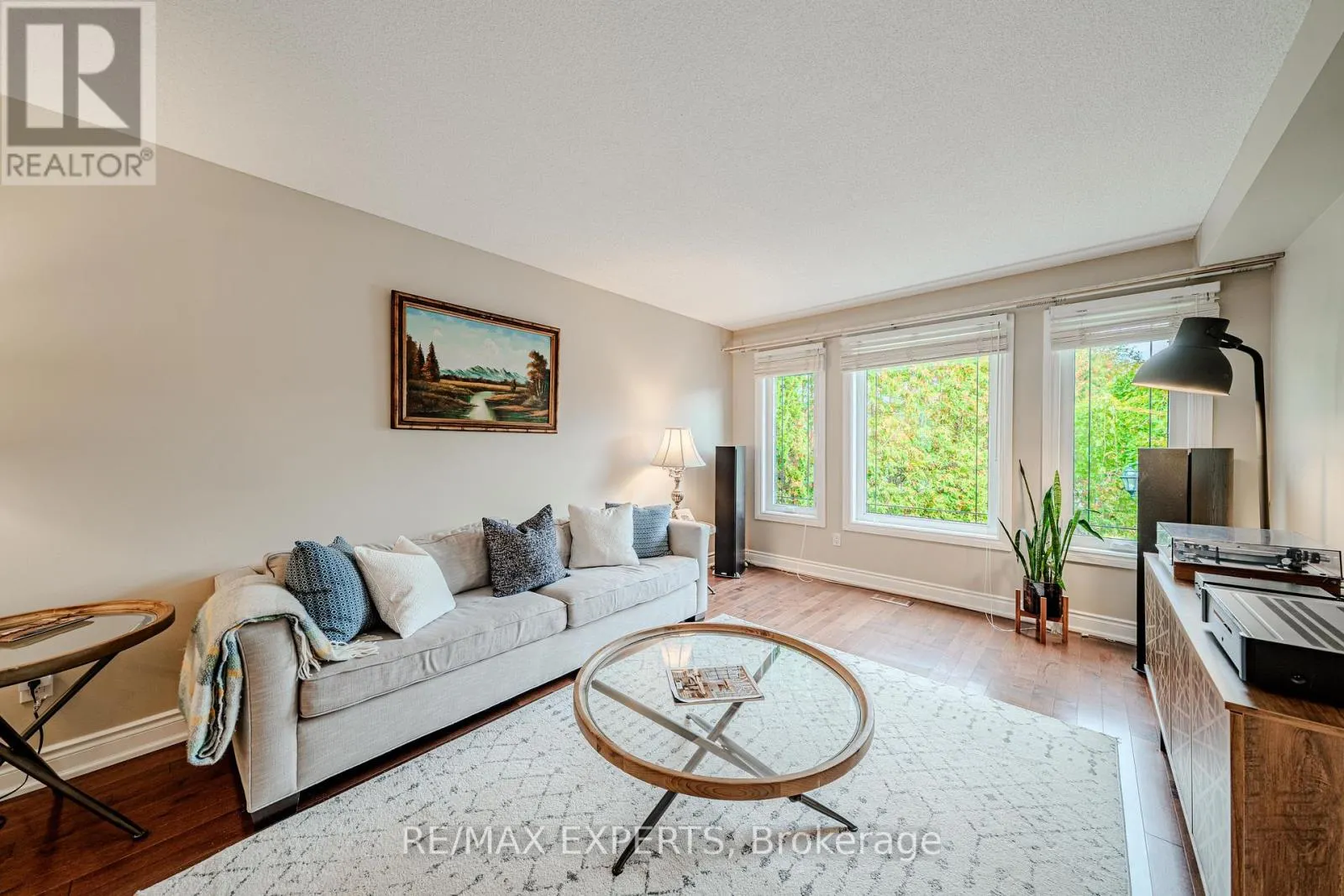 231 MOSSBROOK SQUARE