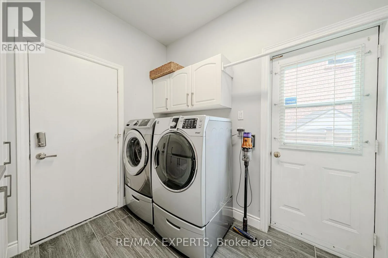 231 MOSSBROOK SQUARE