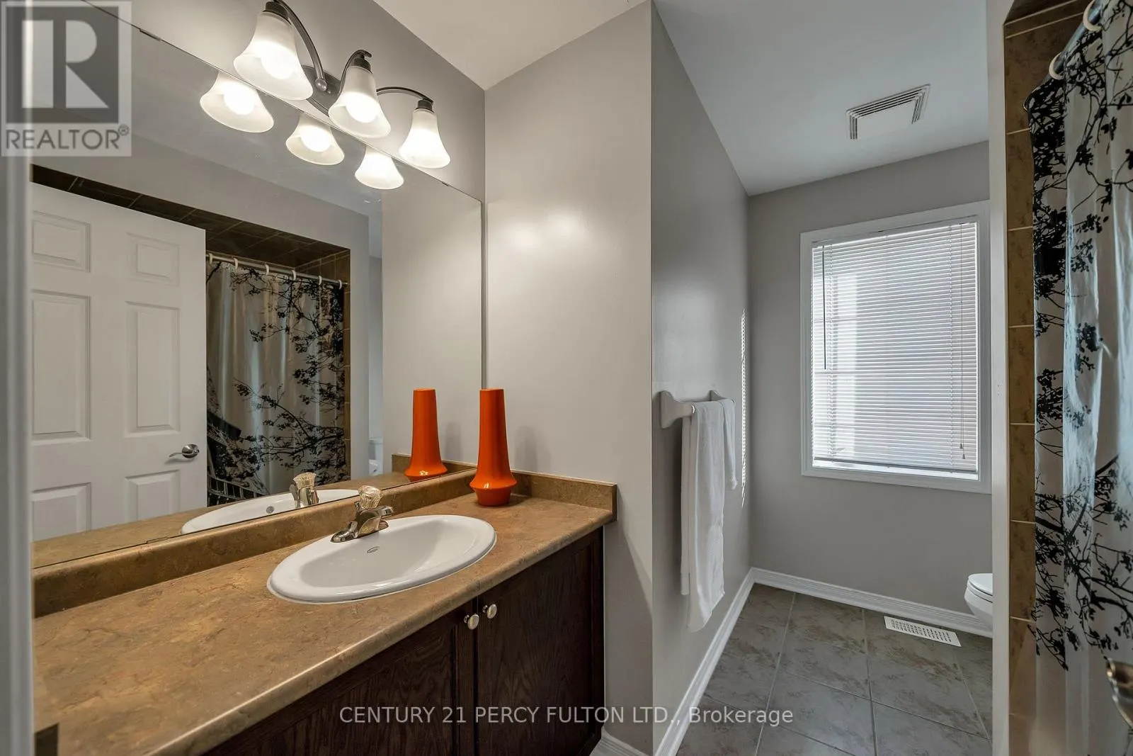 24 CRAGG CRESCENT