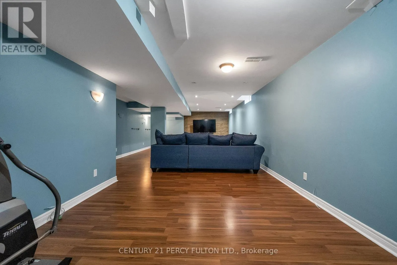 24 CRAGG CRESCENT