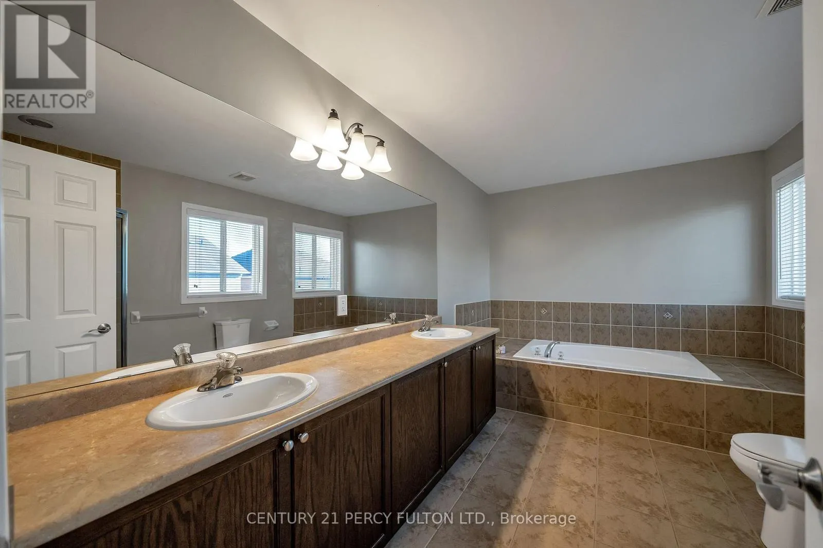 24 CRAGG CRESCENT