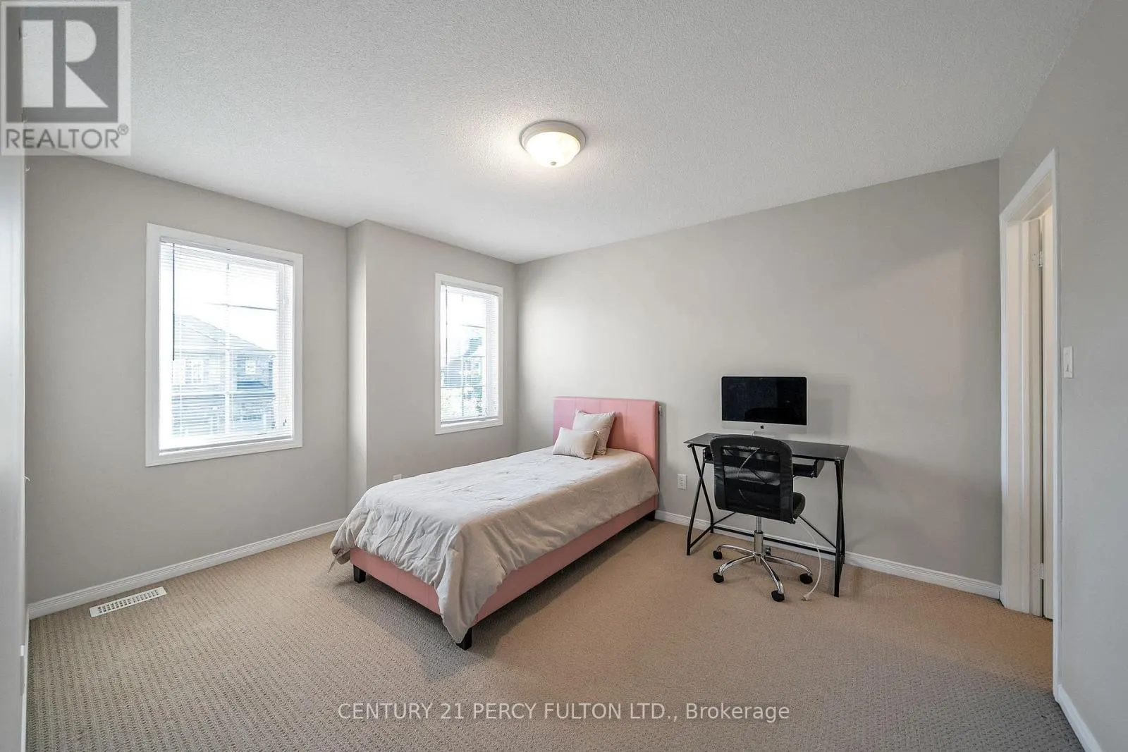 24 CRAGG CRESCENT