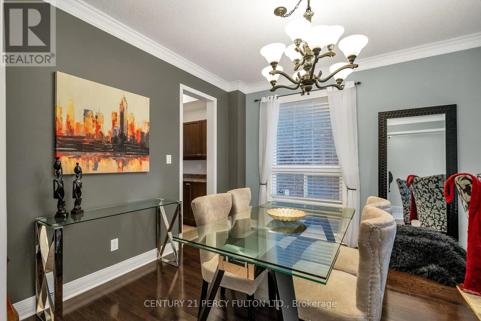 24 CRAGG CRESCENT