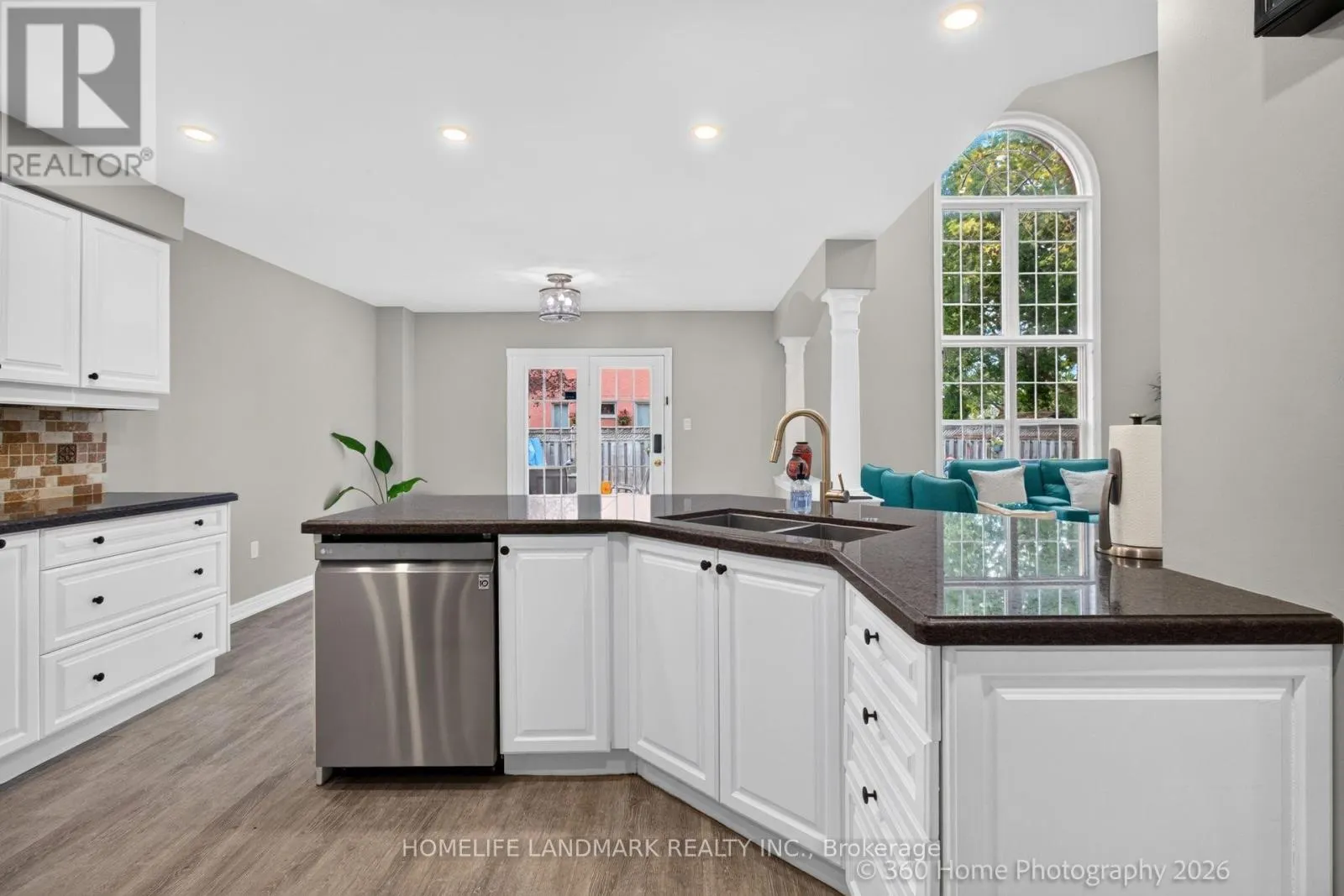 42 BLACKFRIAR AVENUE