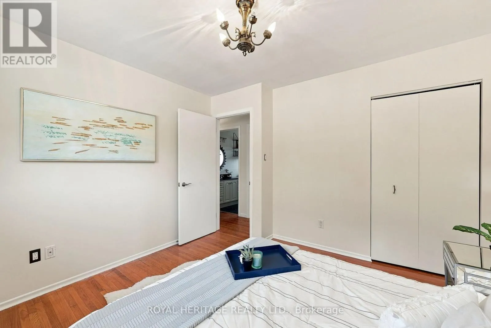 471 ROSSLAND ROAD E