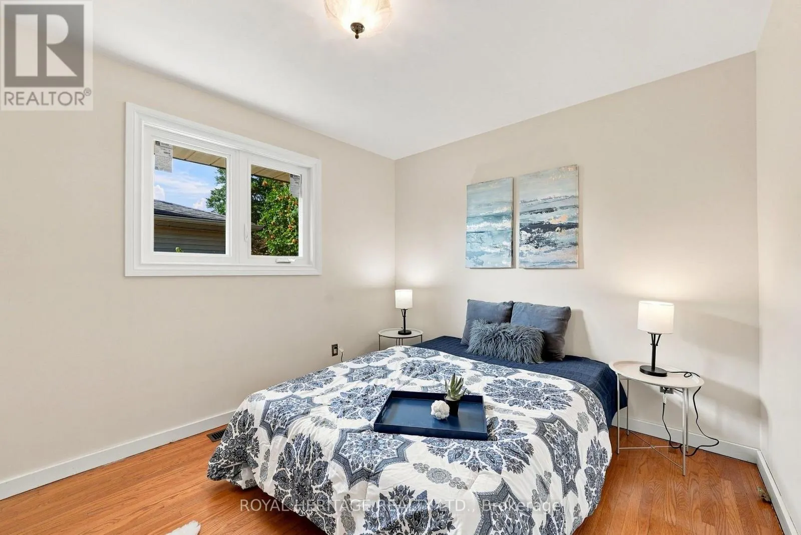 471 ROSSLAND ROAD E