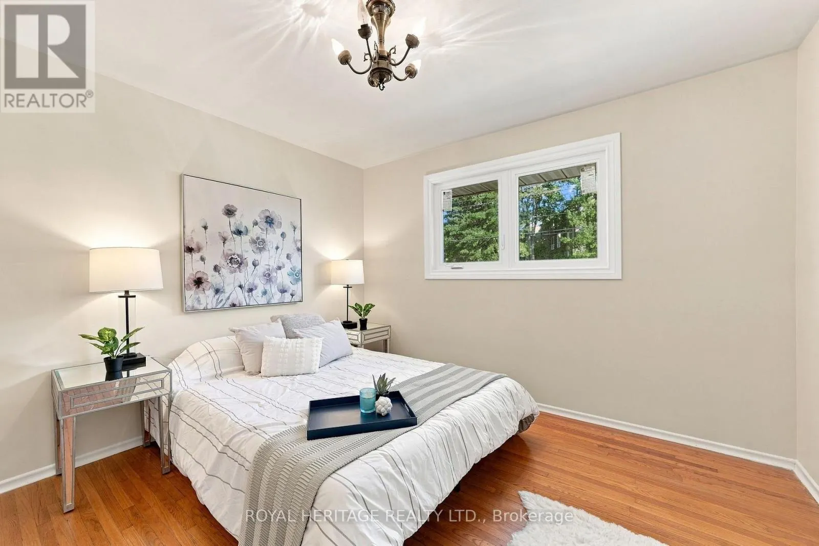 471 ROSSLAND ROAD E