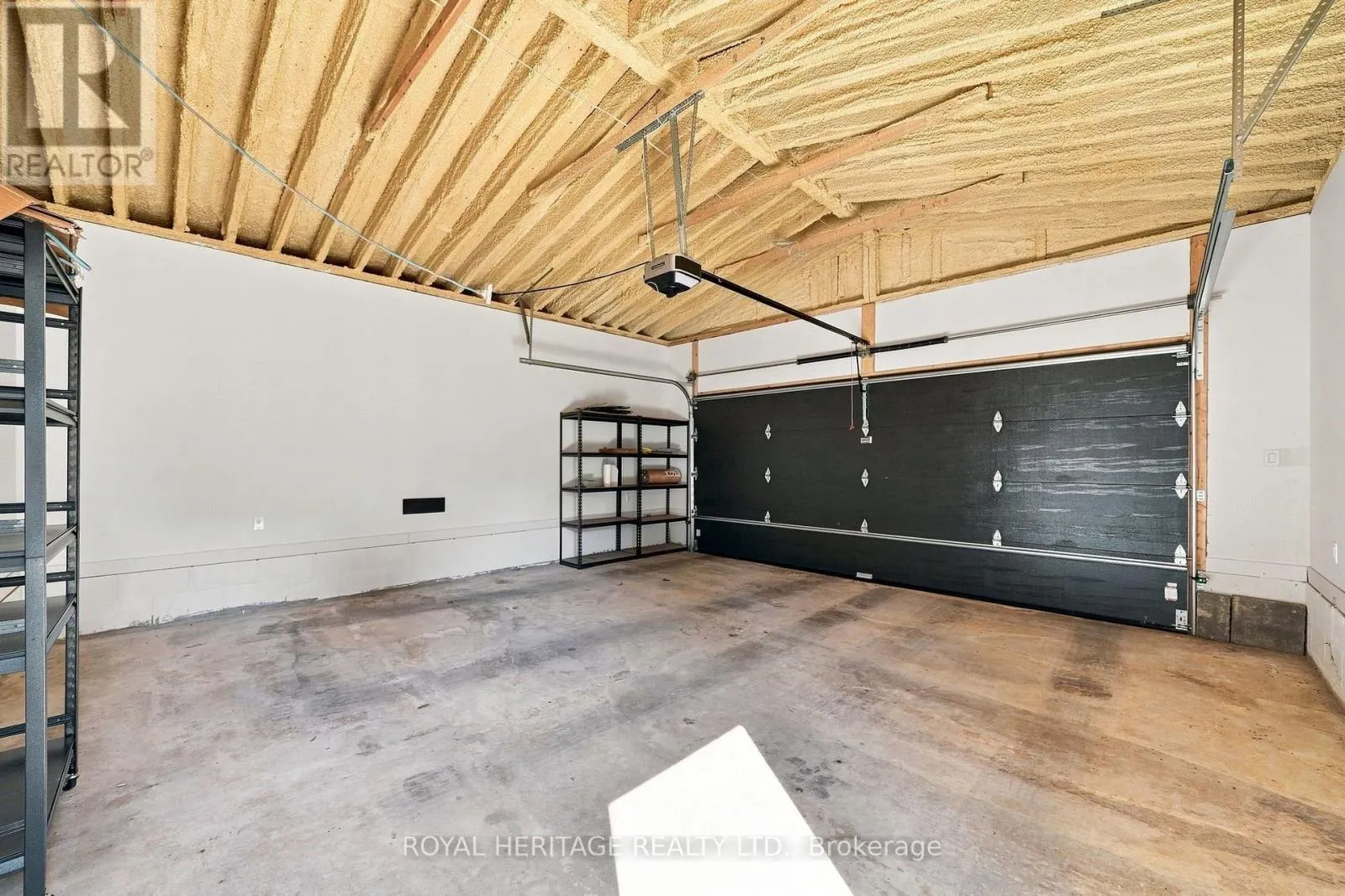 471 ROSSLAND ROAD E