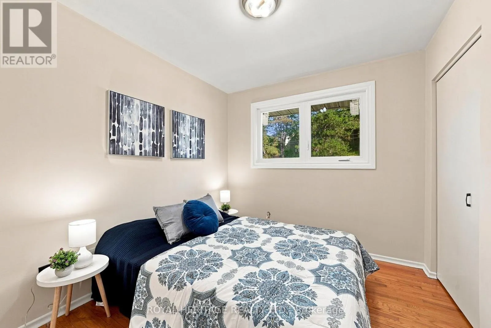 471 ROSSLAND ROAD E