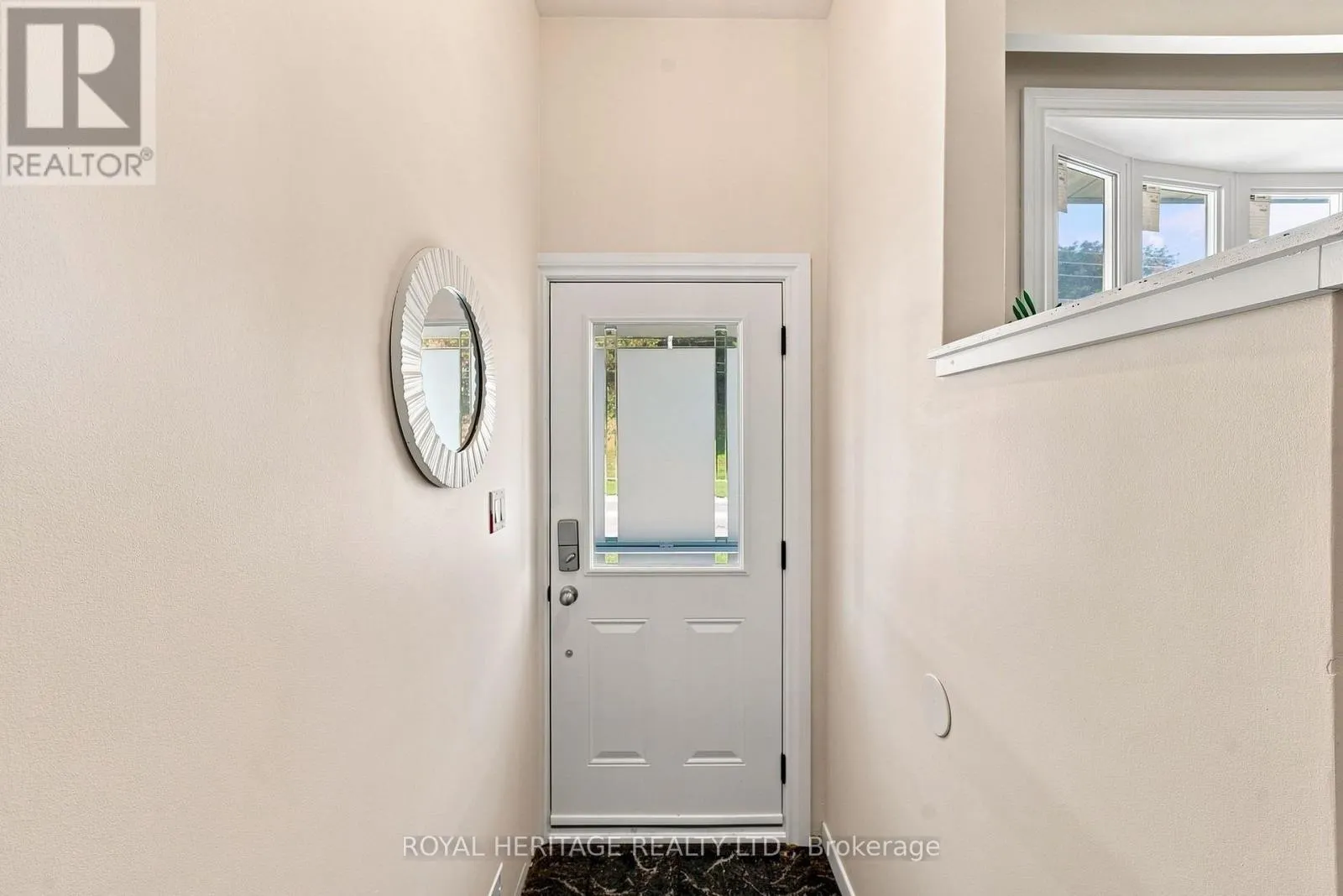 471 ROSSLAND ROAD E