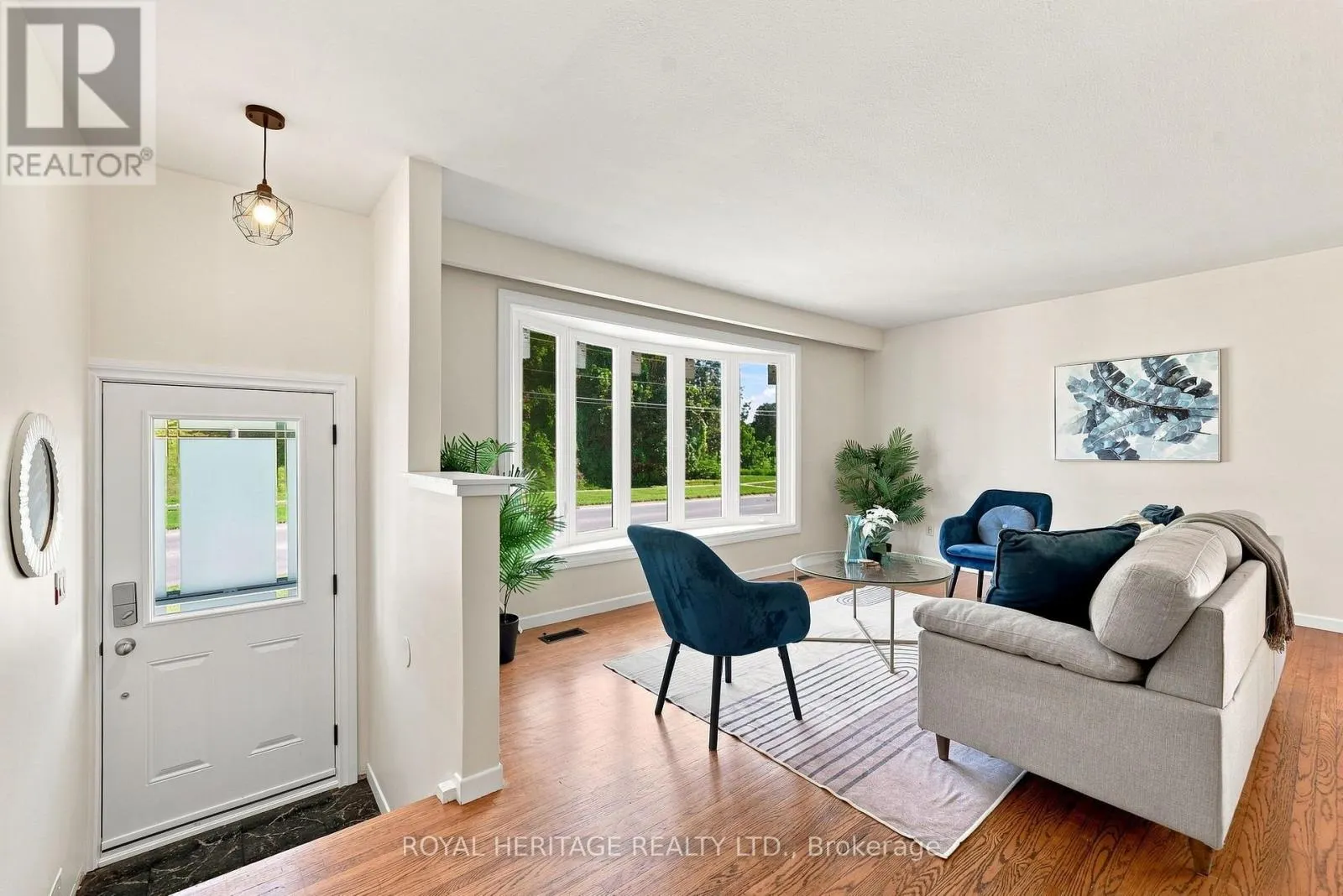 471 ROSSLAND ROAD E