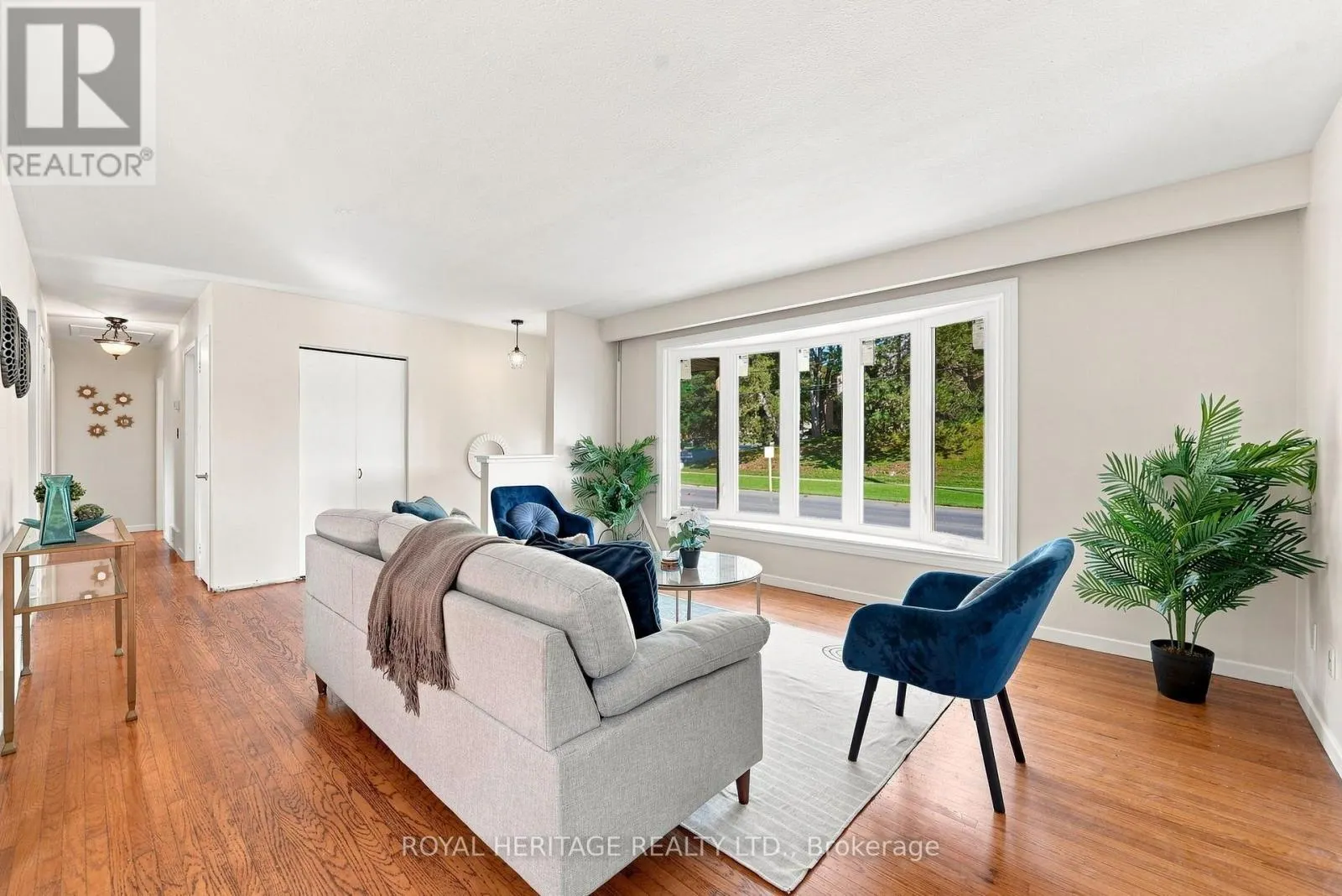 471 ROSSLAND ROAD E