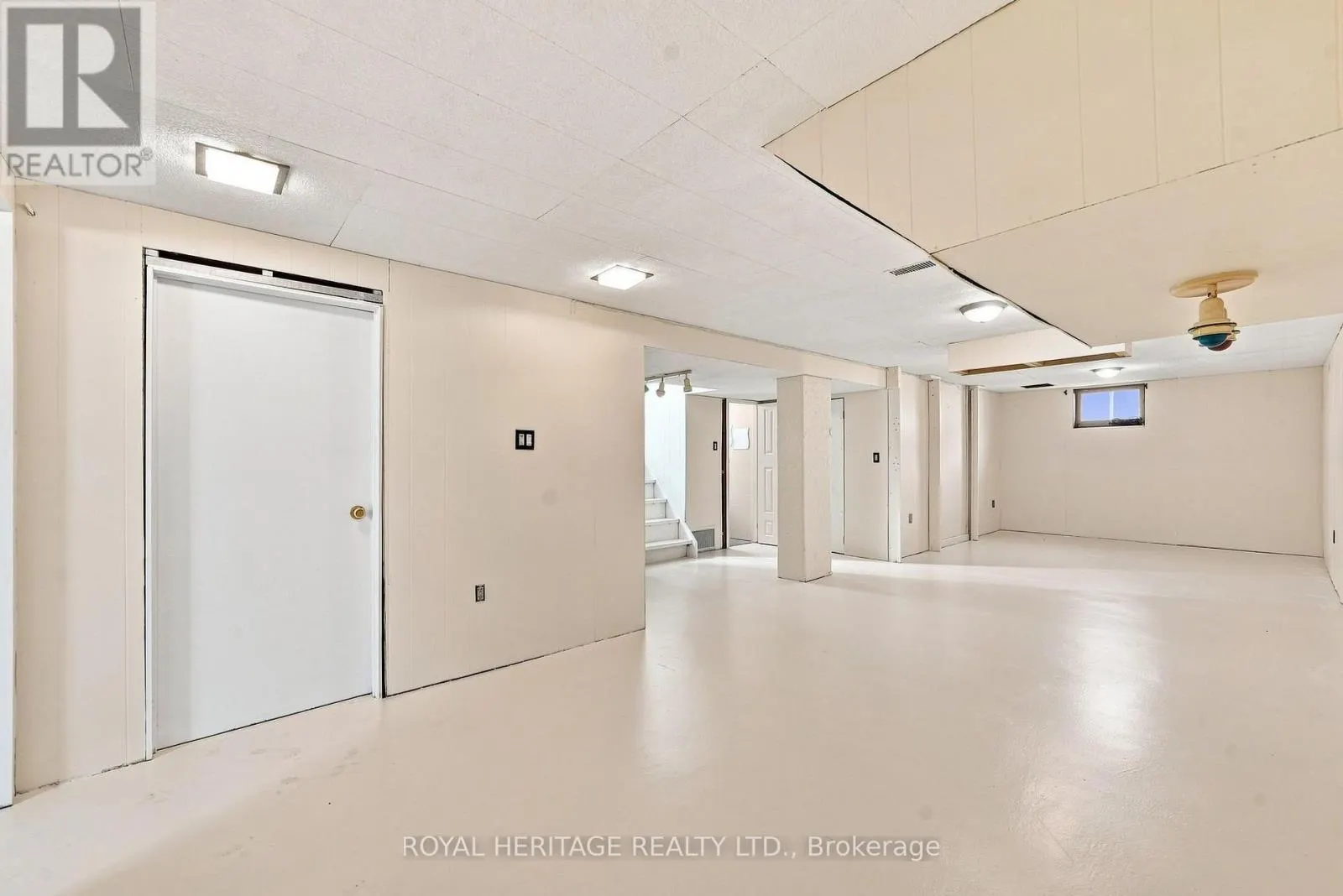 471 ROSSLAND ROAD E