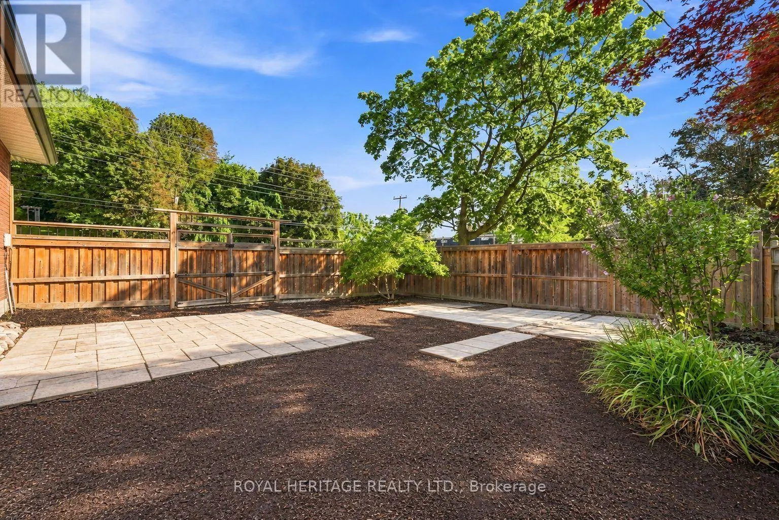 471 ROSSLAND ROAD E