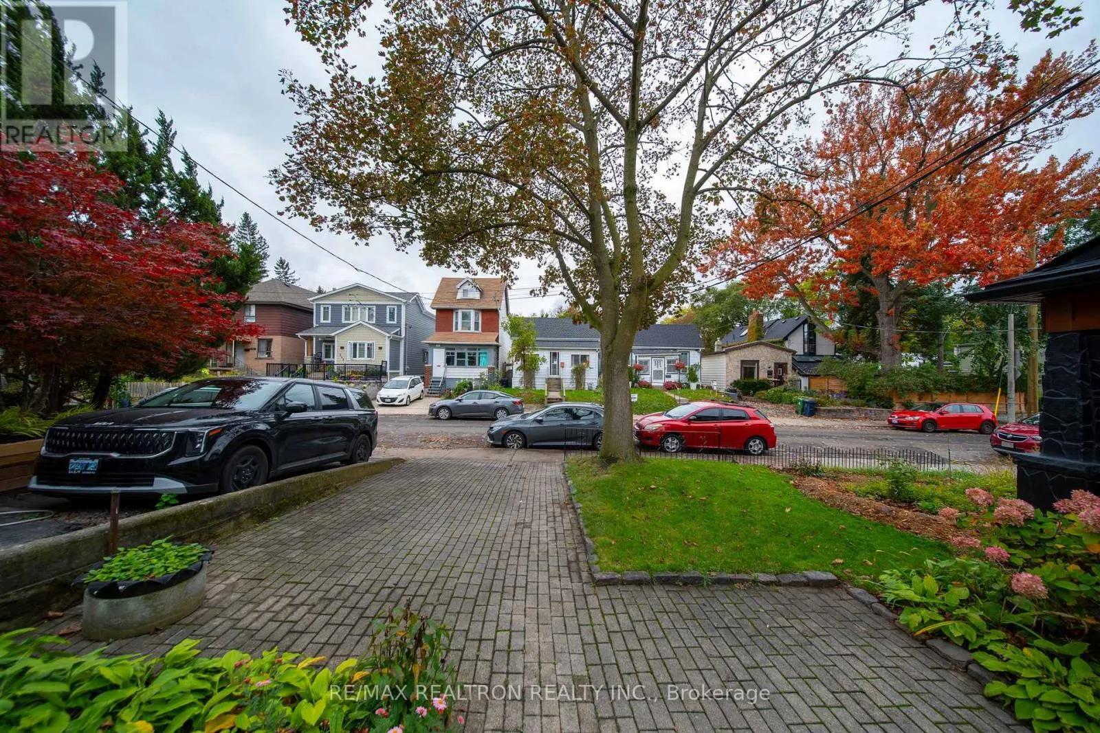 353 RHODES AVENUE