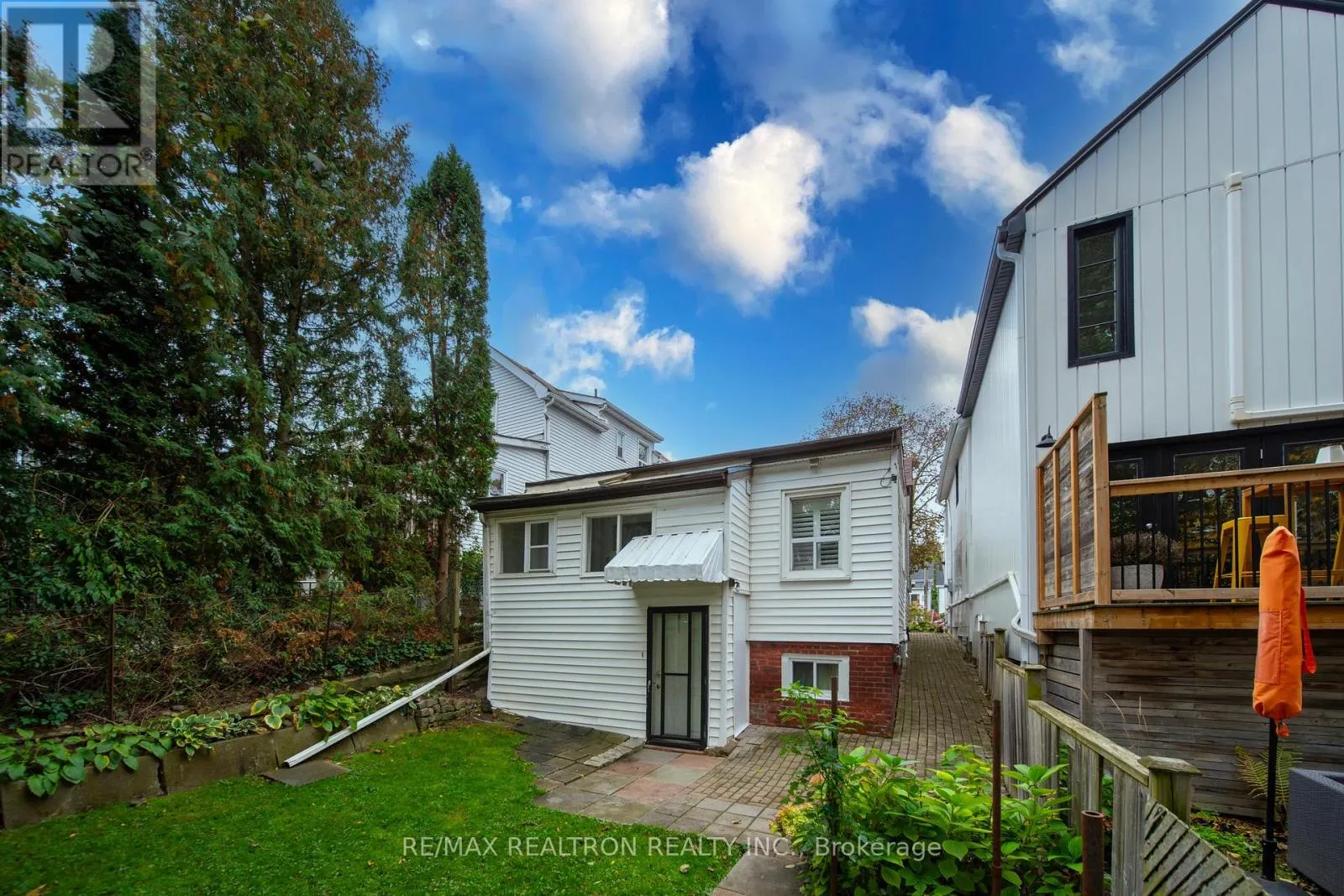 353 RHODES AVENUE
