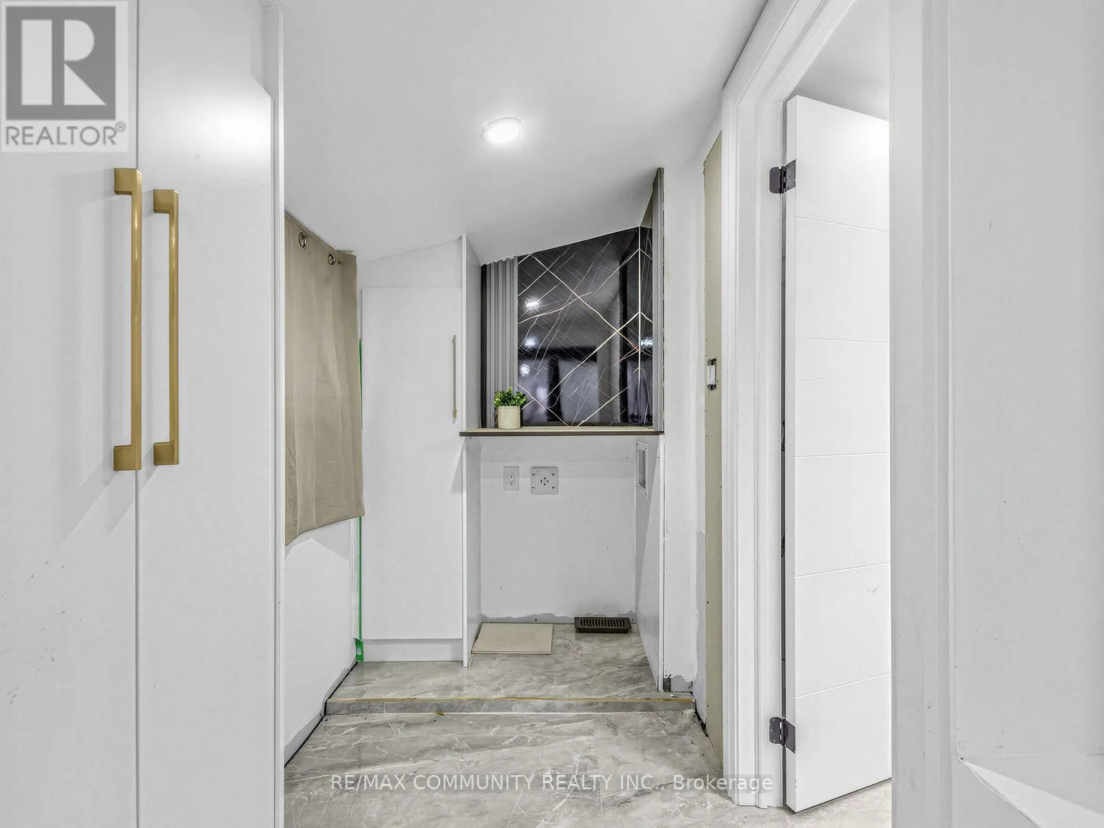 2444 RUNDLE ABBEY