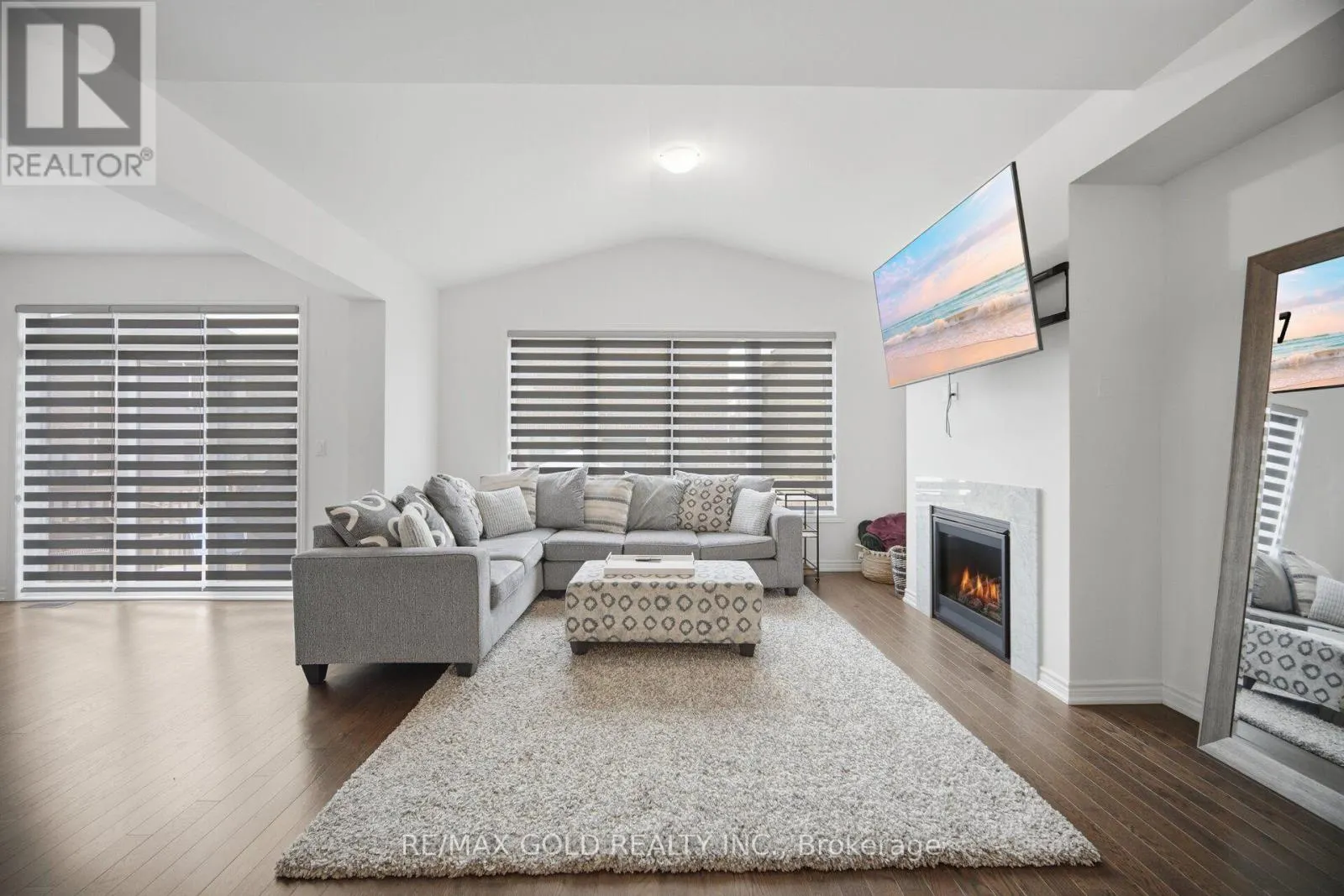 426 CORONATION ROAD