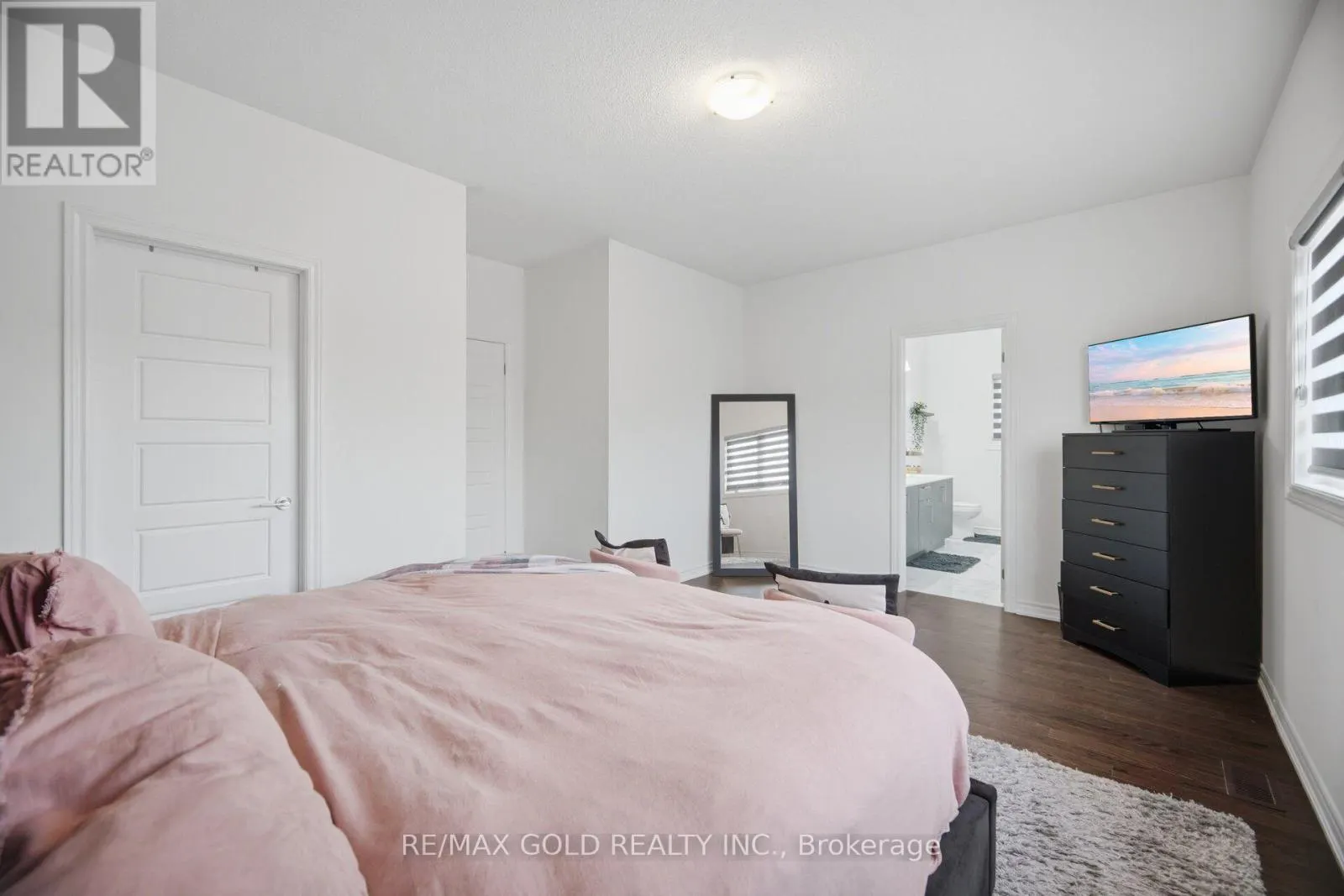 426 CORONATION ROAD
