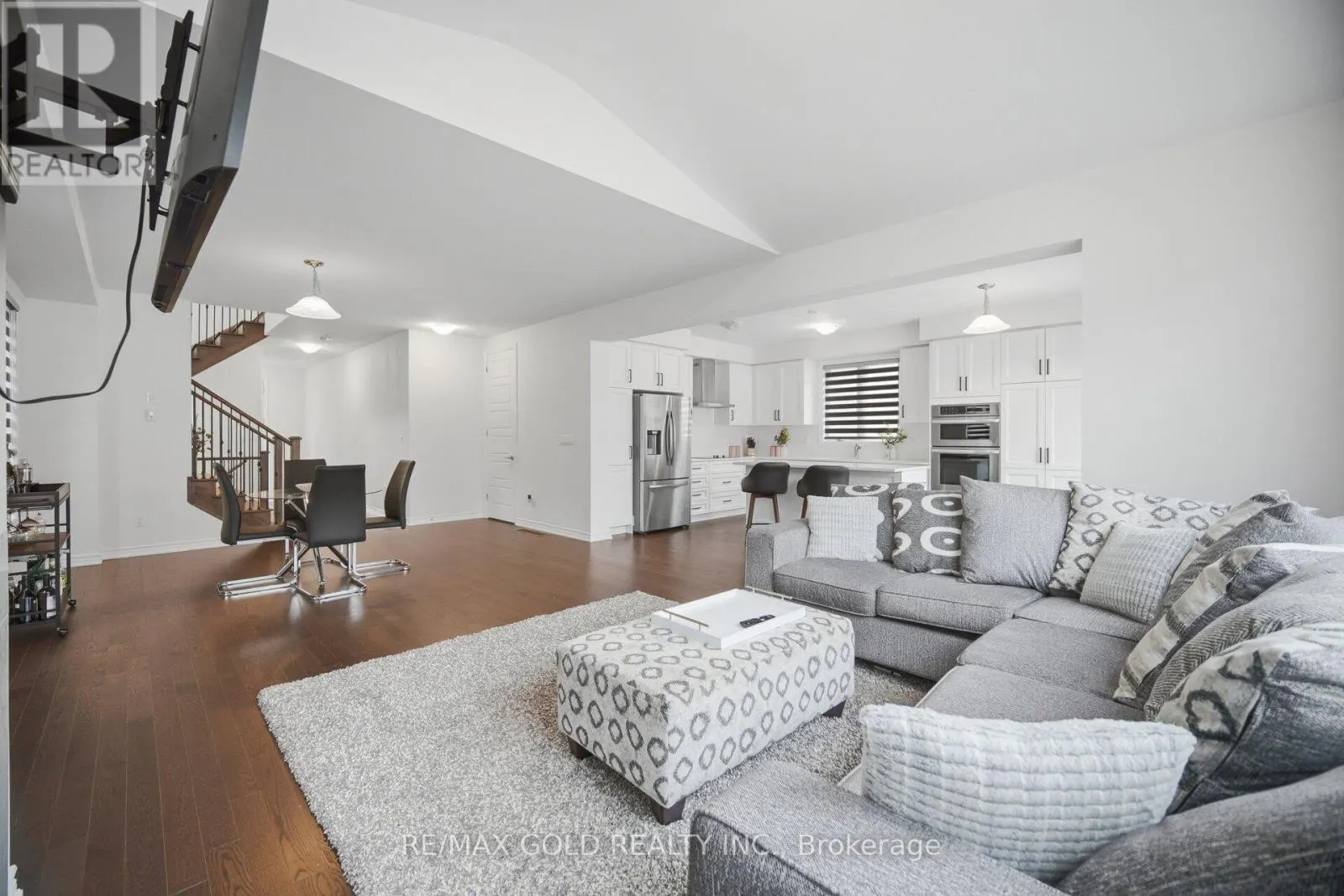 426 CORONATION ROAD