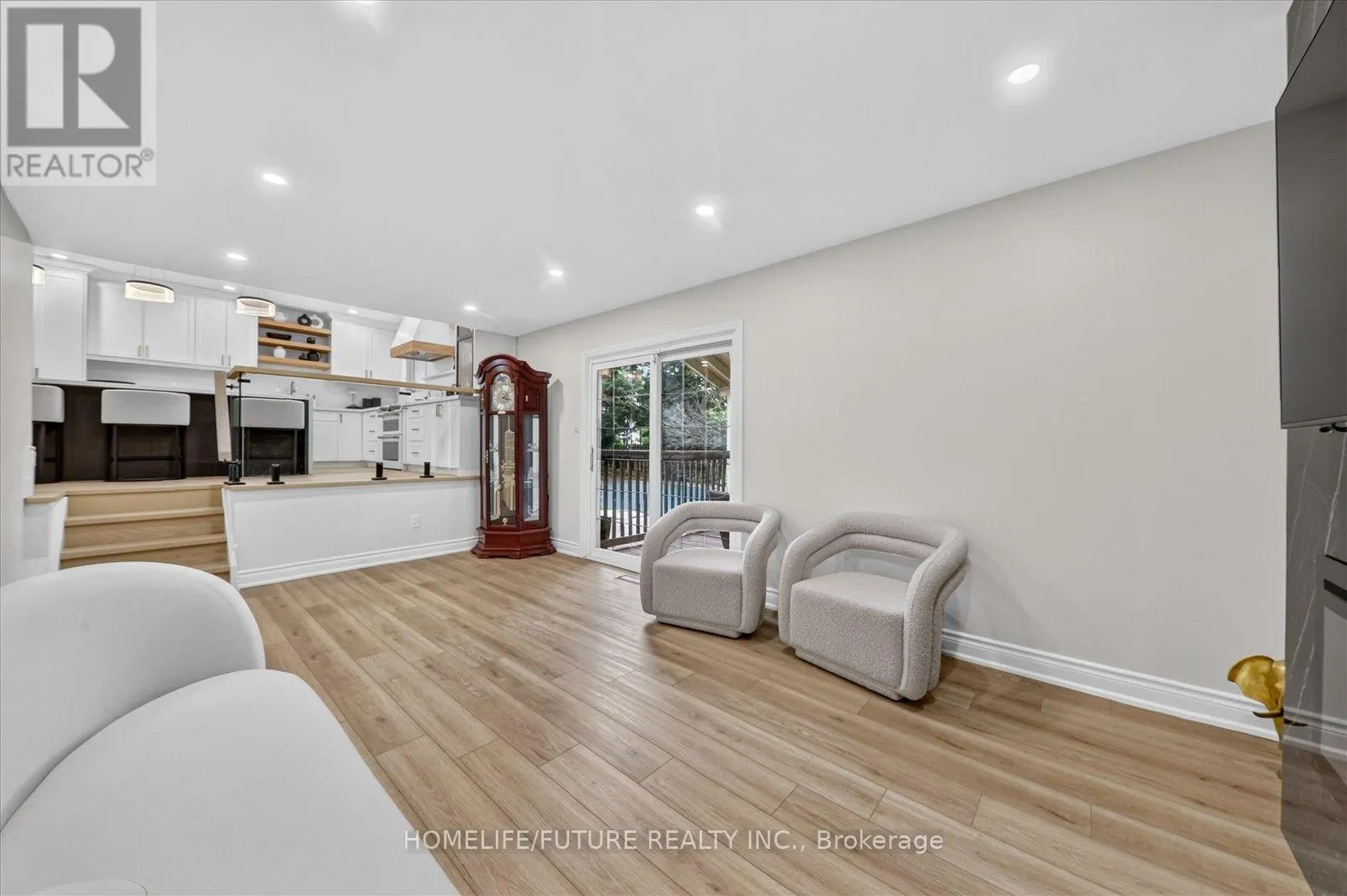 7 TOMS COURT
