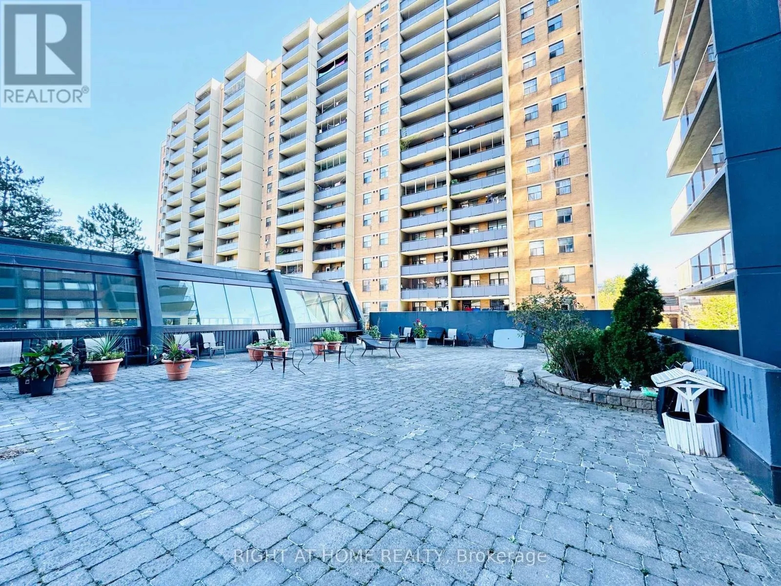 1404 - 757 VICTORIA PARK AVENUE E