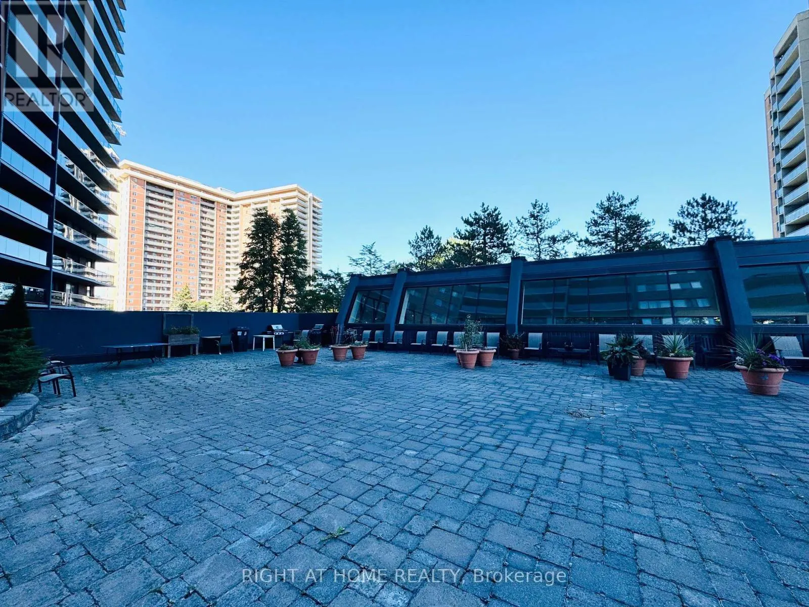 1404 - 757 VICTORIA PARK AVENUE E