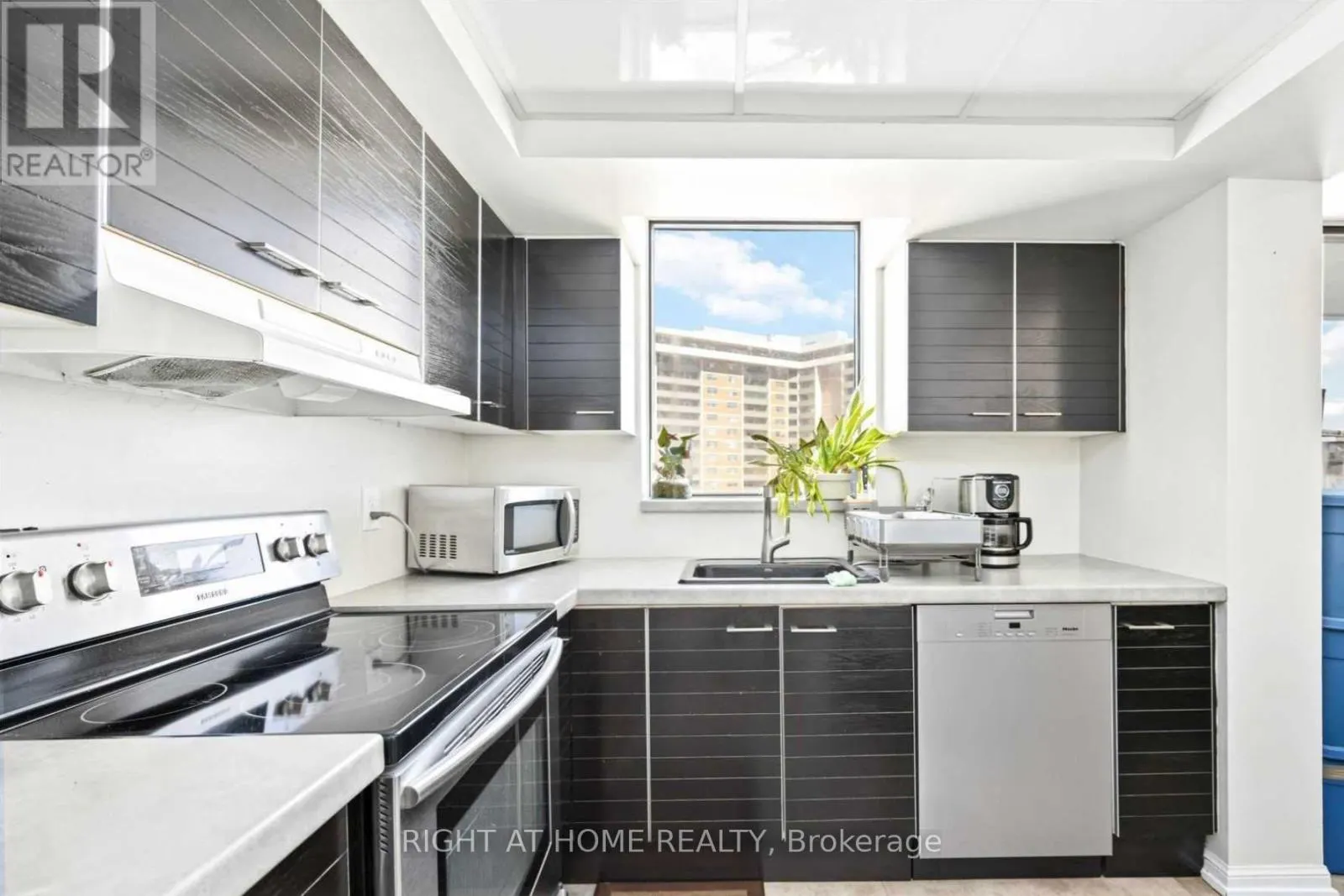 1404 - 757 VICTORIA PARK AVENUE E