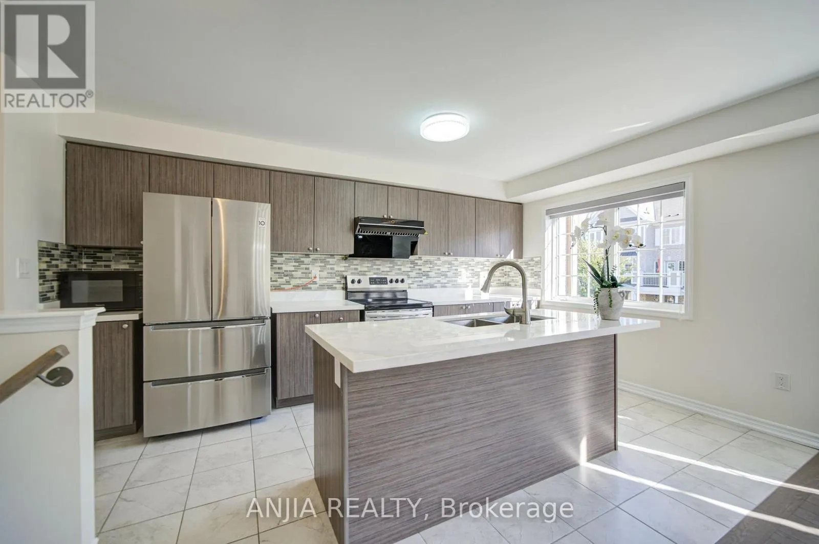 24 GOLDEYE STREET