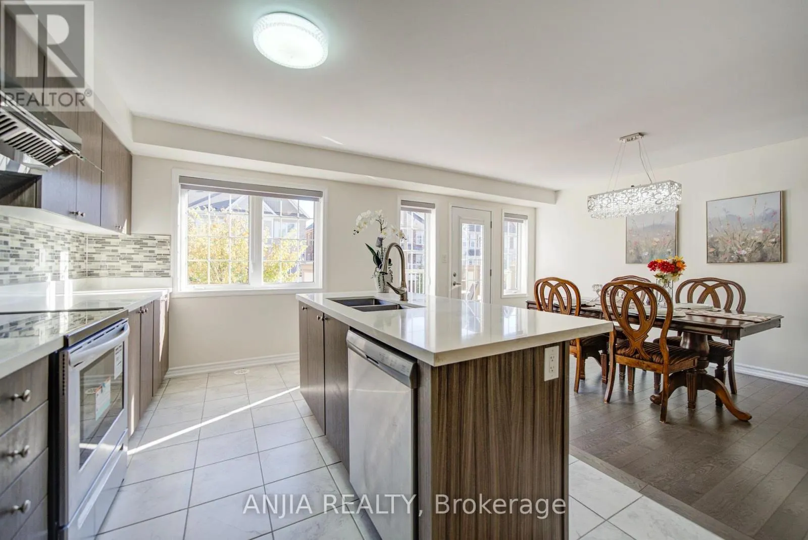 24 GOLDEYE STREET