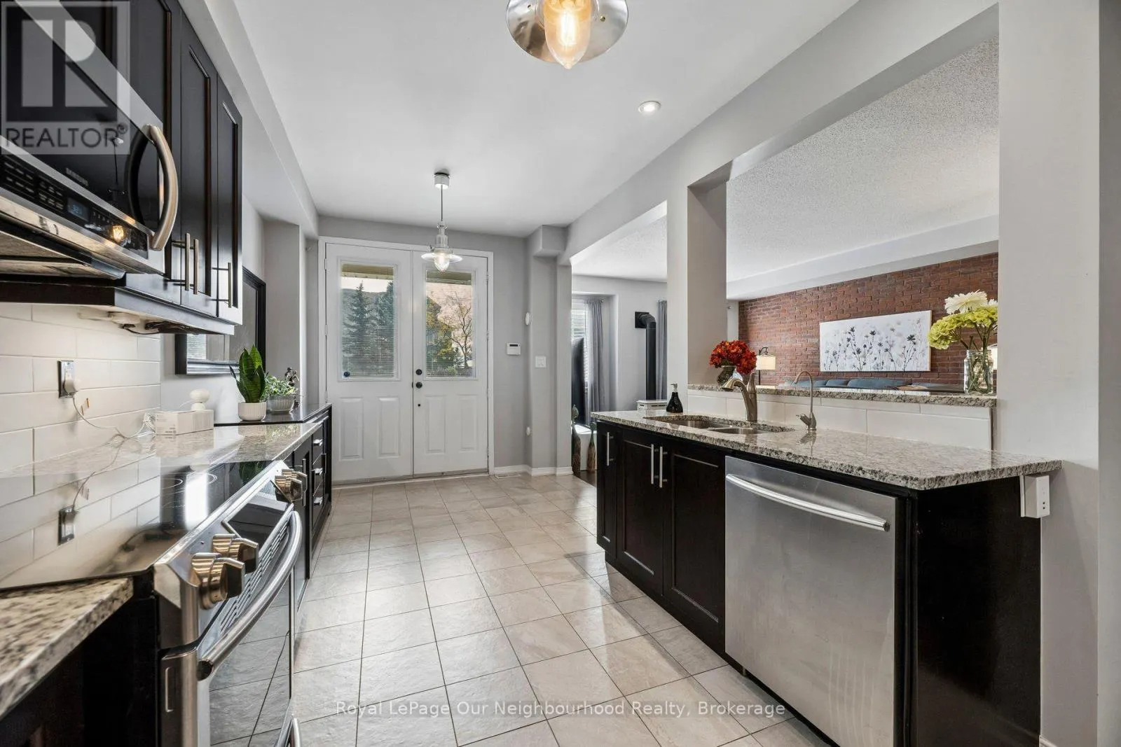 308 LAKEBREEZE DRIVE