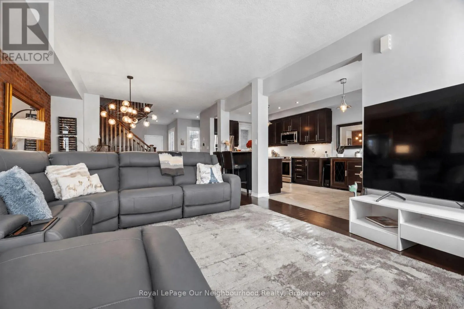 308 LAKEBREEZE DRIVE