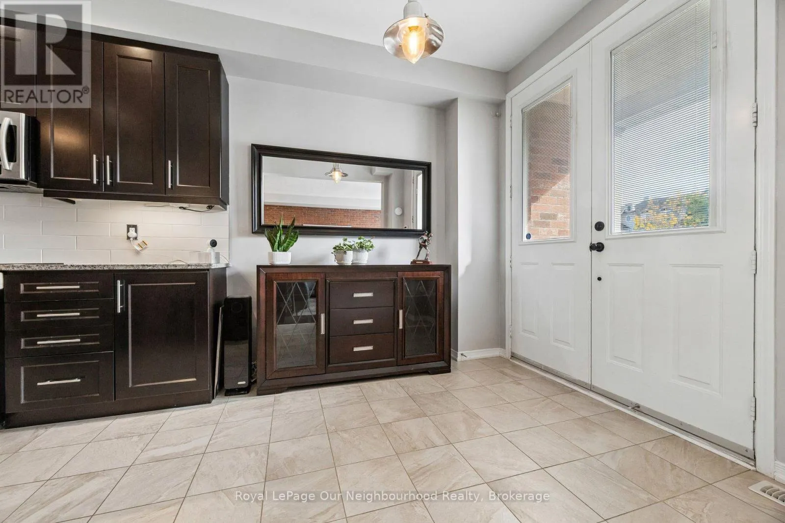 308 LAKEBREEZE DRIVE