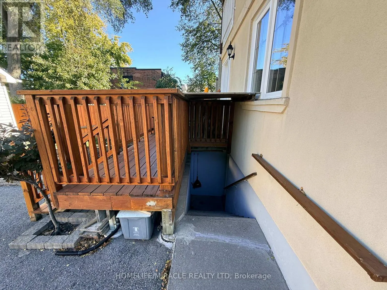 228 BROWNING AVENUE