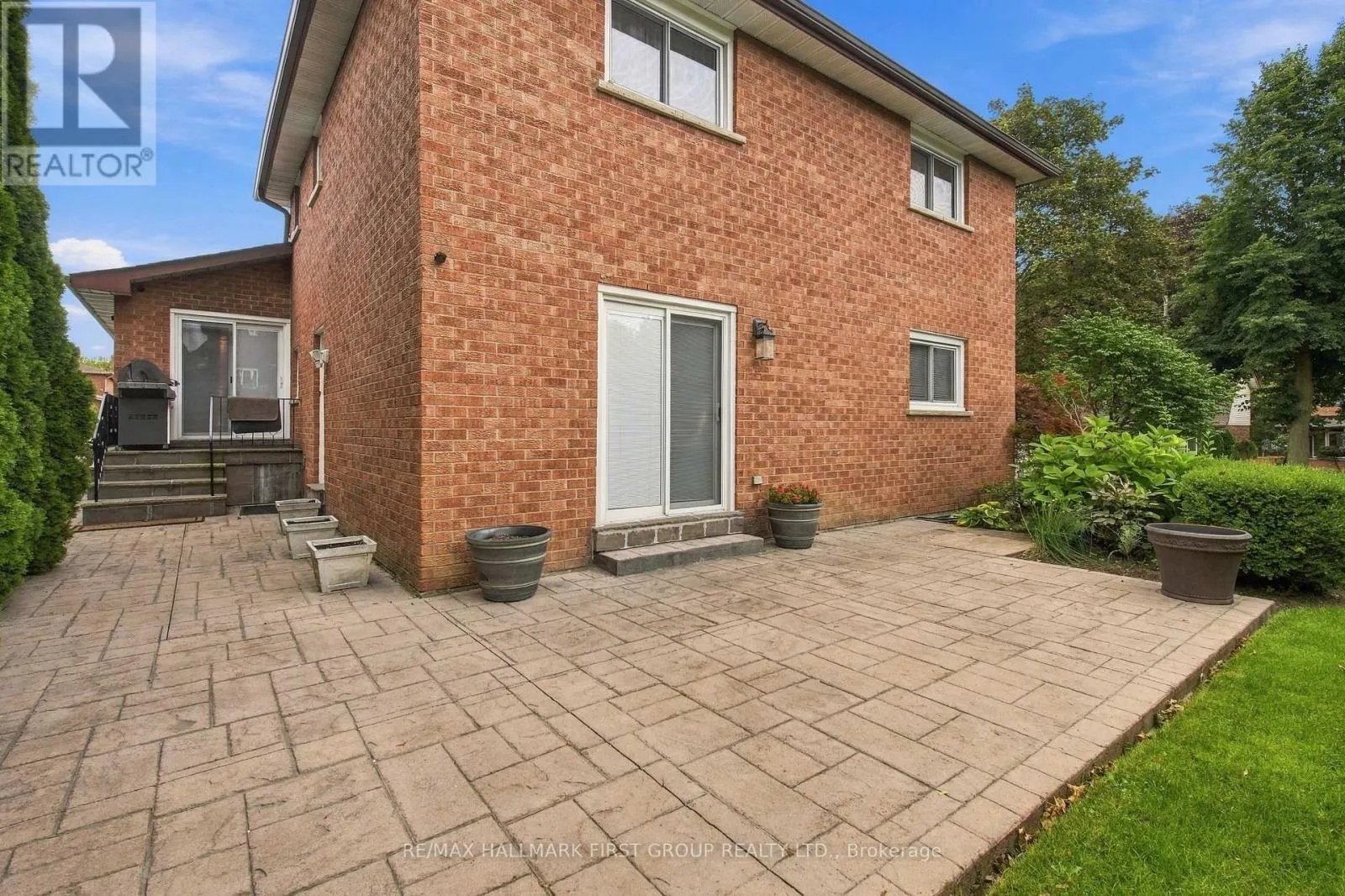 520 MCLEOD CRESCENT