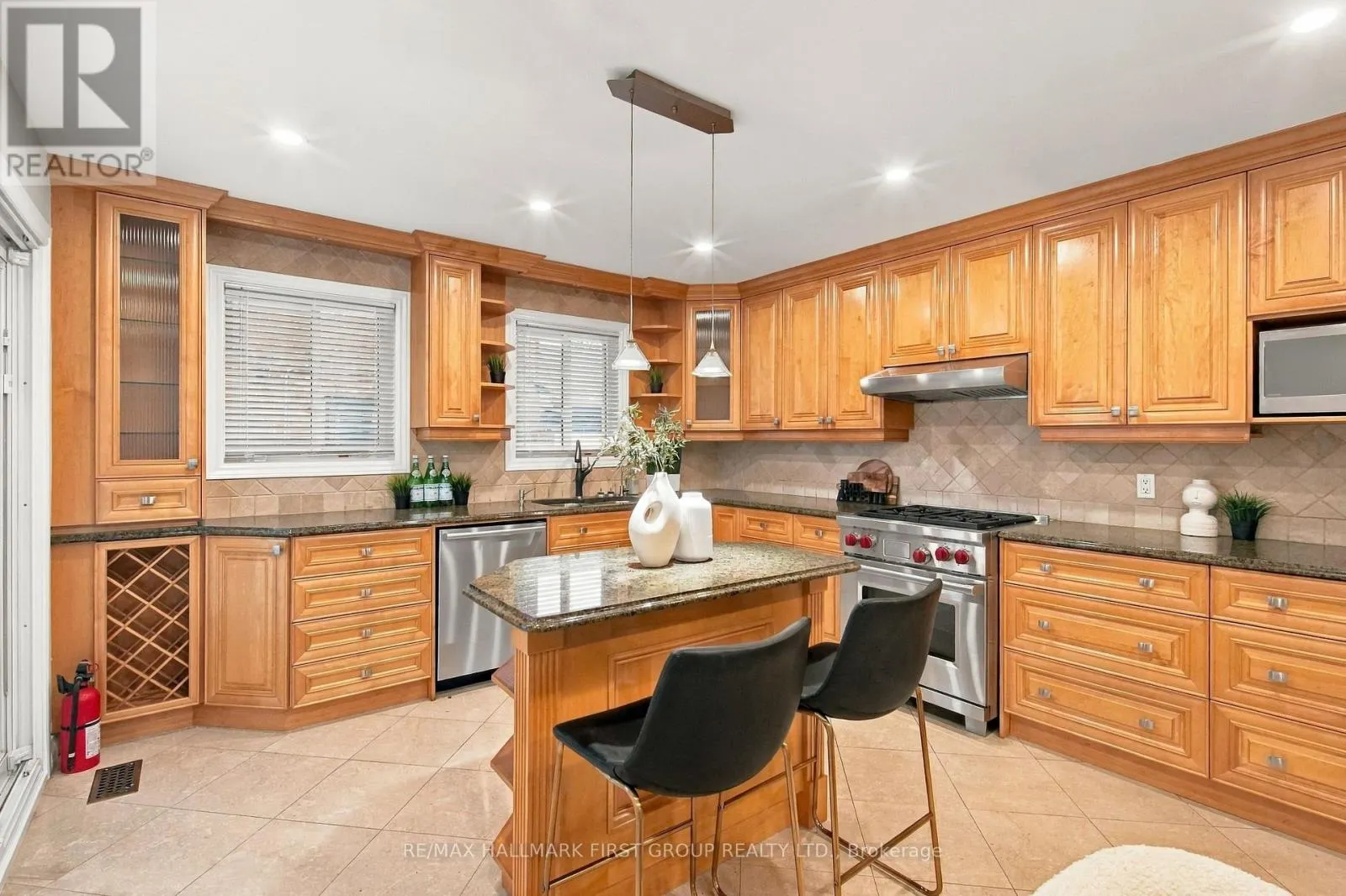 520 MCLEOD CRESCENT