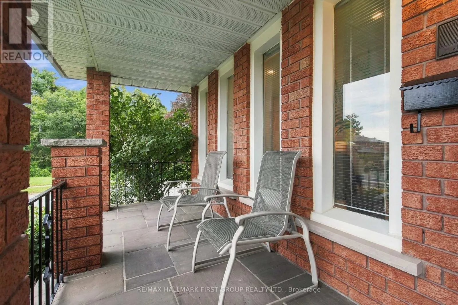 520 MCLEOD CRESCENT