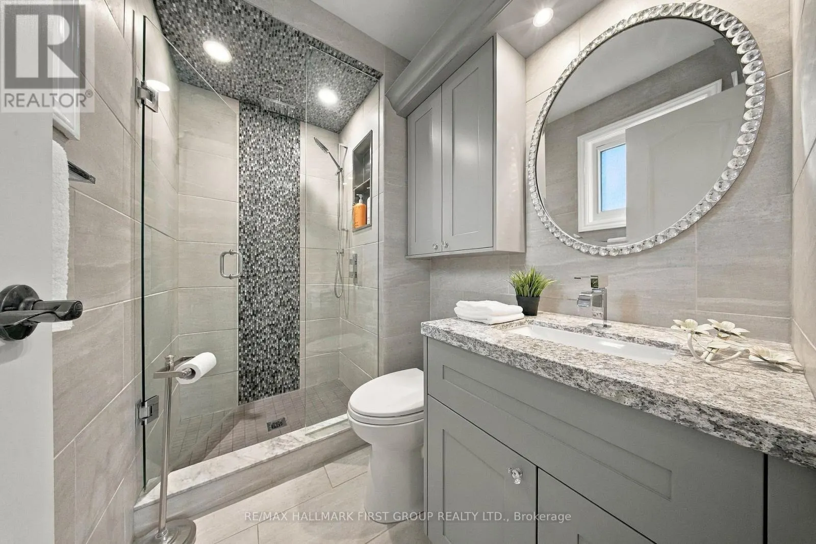 520 MCLEOD CRESCENT