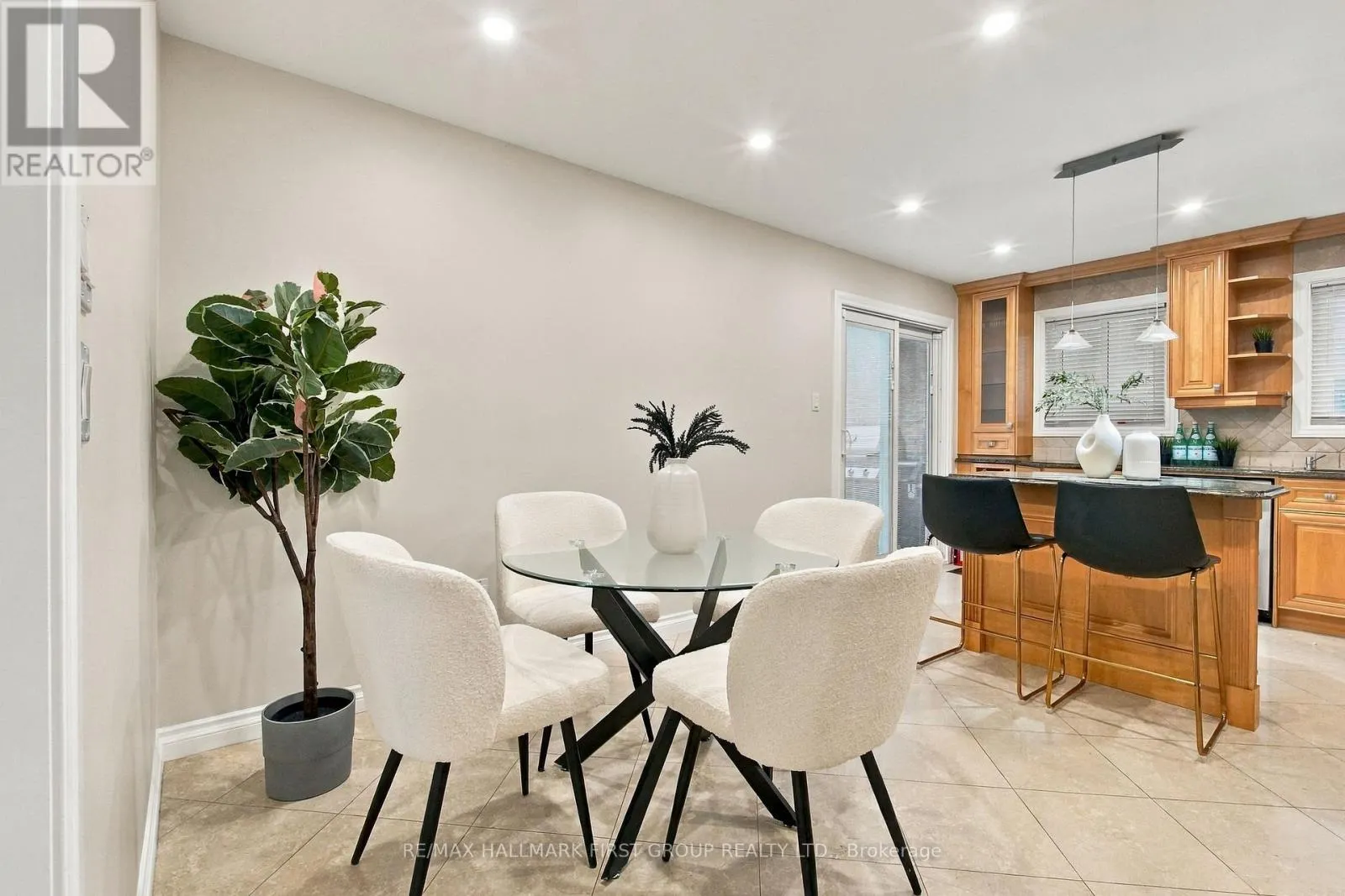 520 MCLEOD CRESCENT