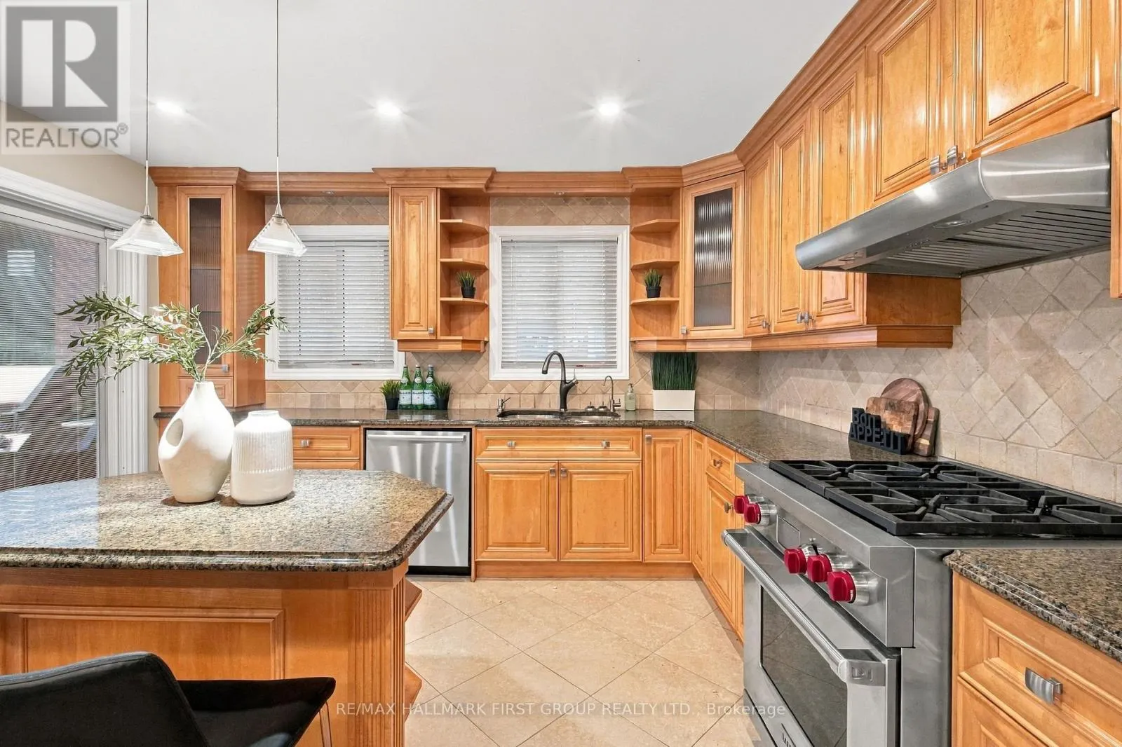 520 MCLEOD CRESCENT