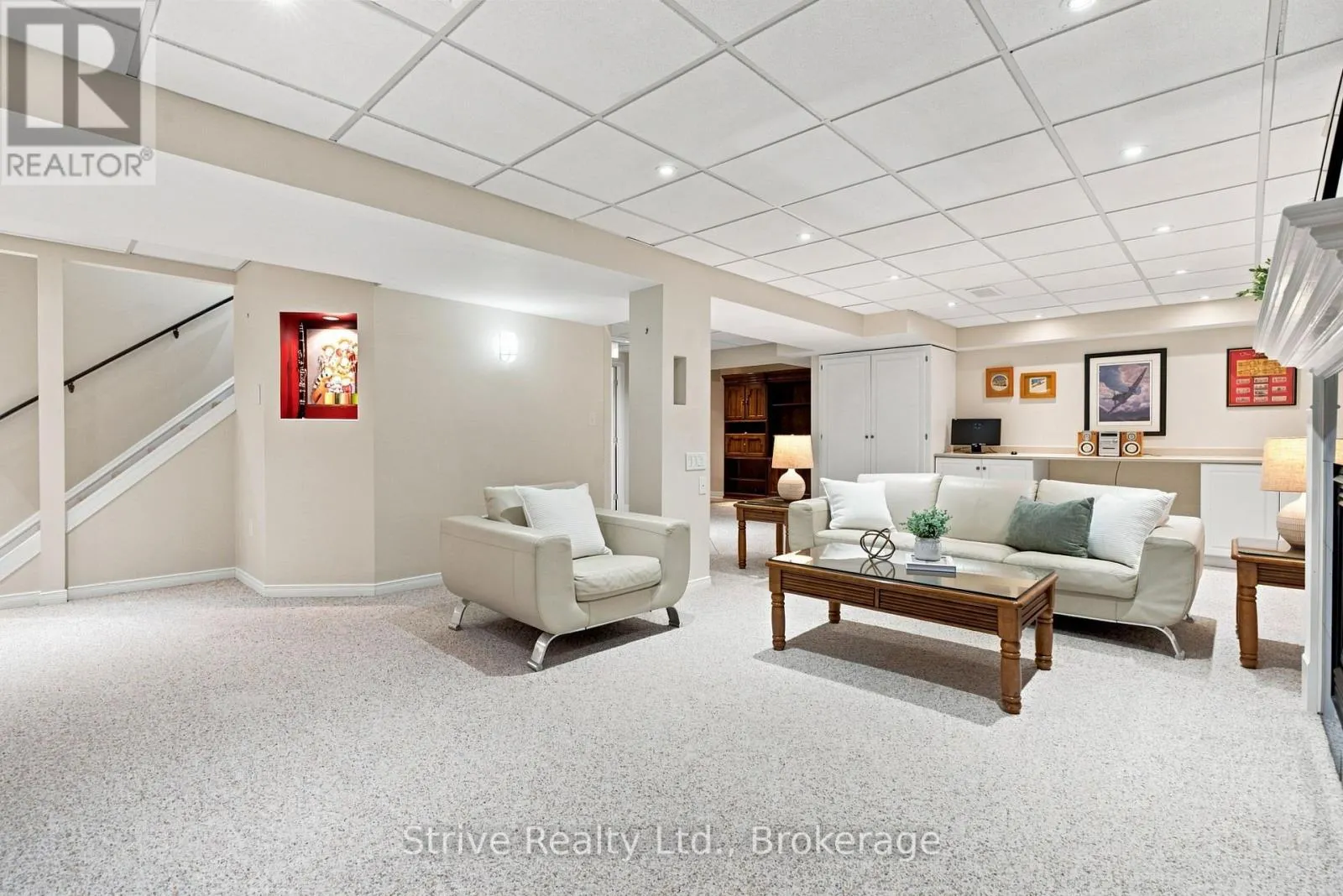 5 CARRIAGE LANE