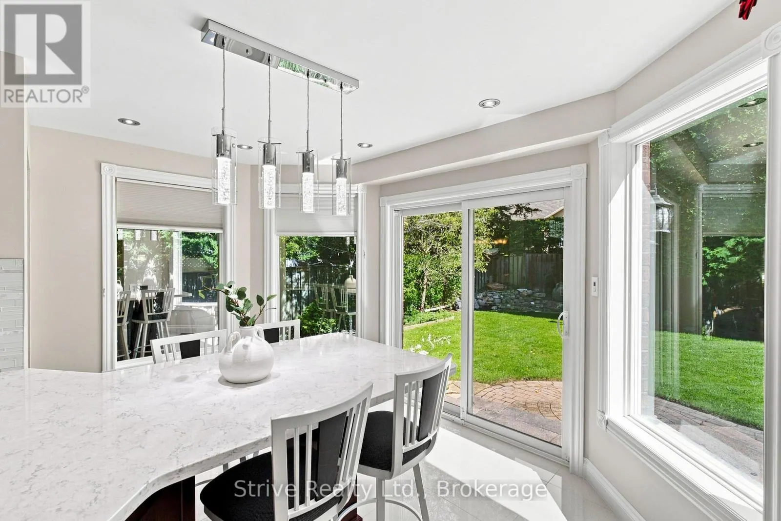 5 CARRIAGE LANE