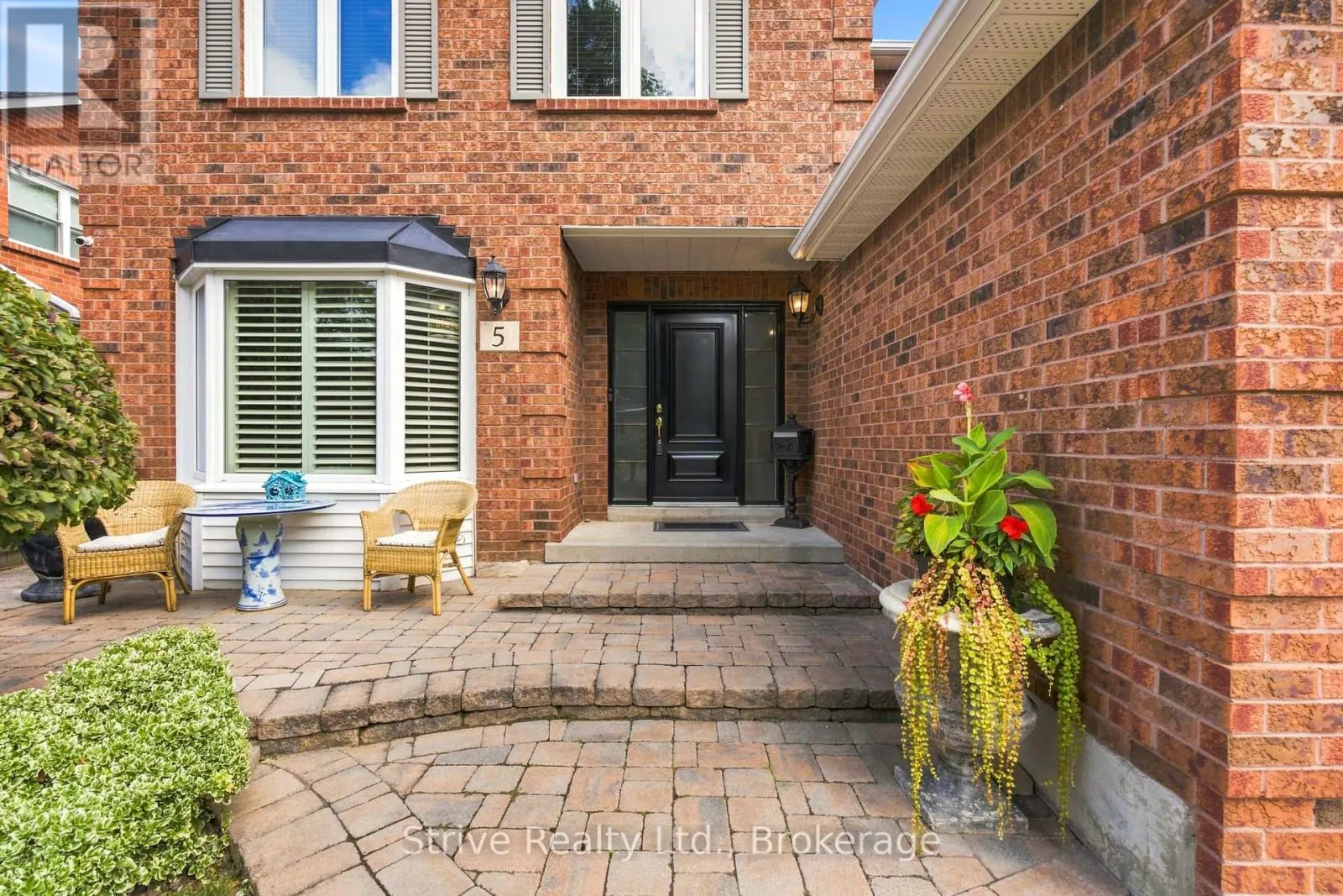 5 CARRIAGE LANE