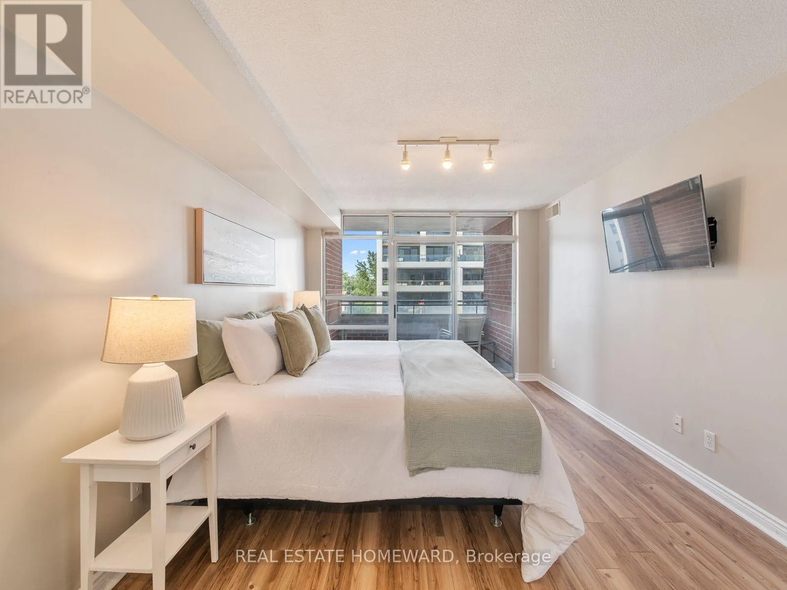 624 - 1091 KINGSTON ROAD