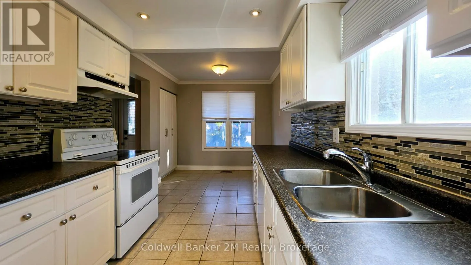 852 ATTERSLEY DRIVE